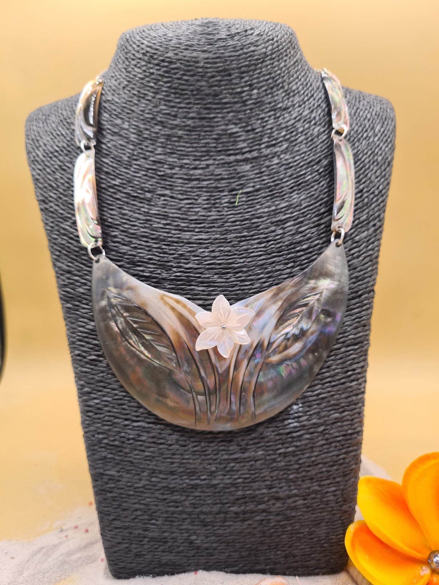 Parure collier et boucles d'oreilles en nacre – Image 3