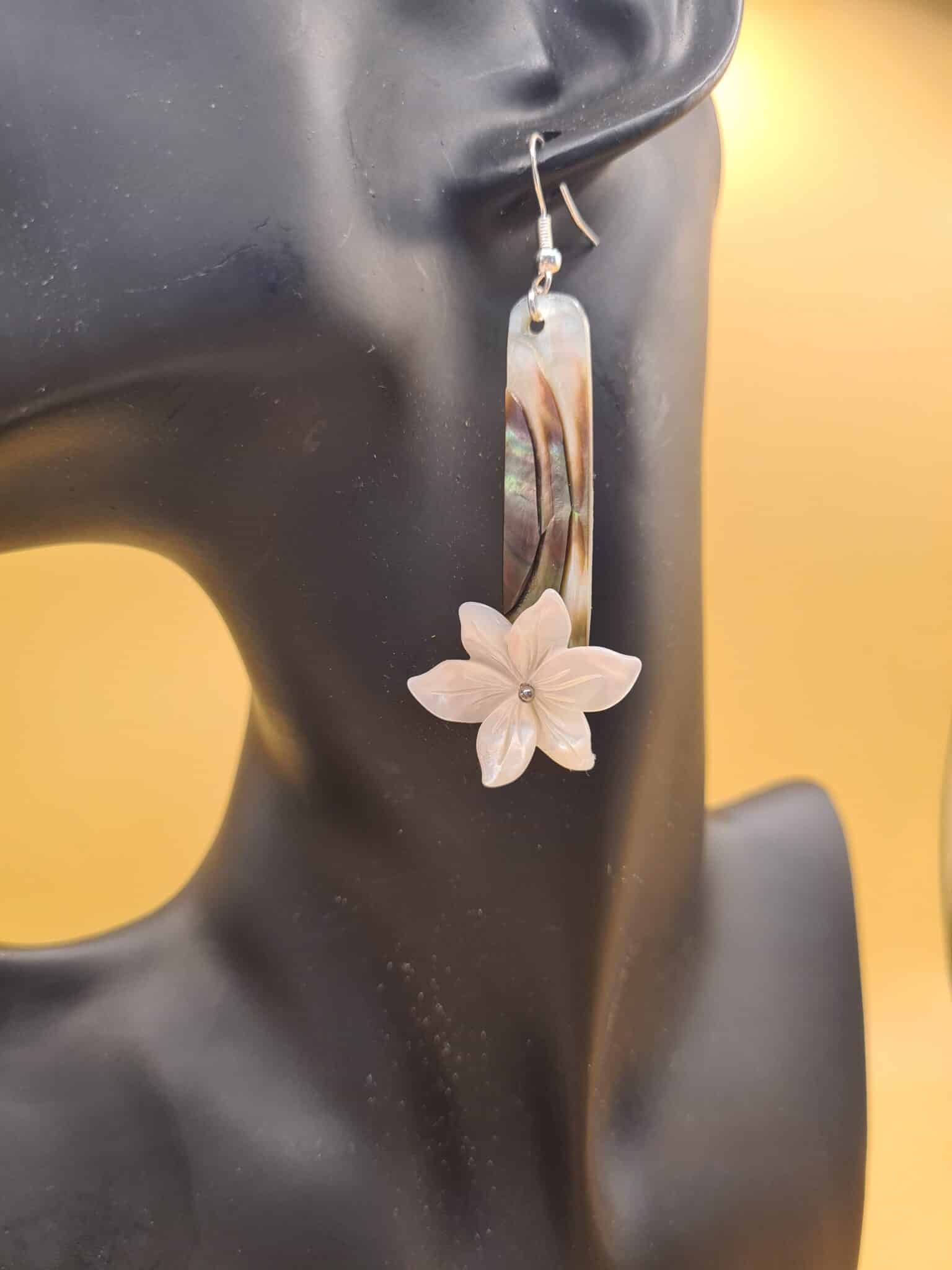 Parure collier et boucles d'oreilles en nacre – Image 6